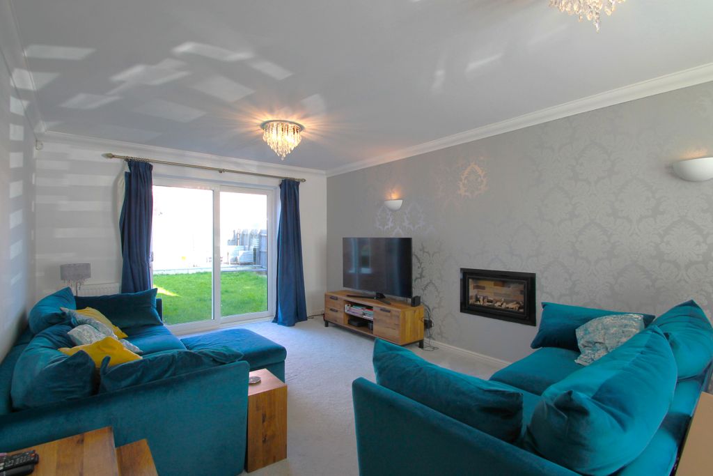 Property photo 2 of 33 Living Room