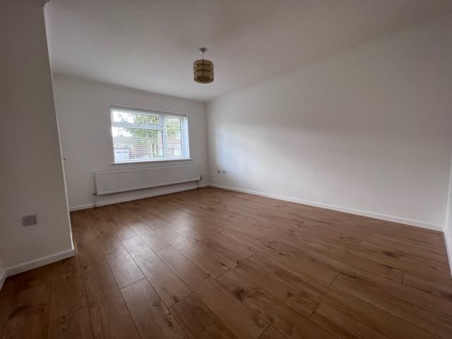 Property photo 3 of 10 Living Room