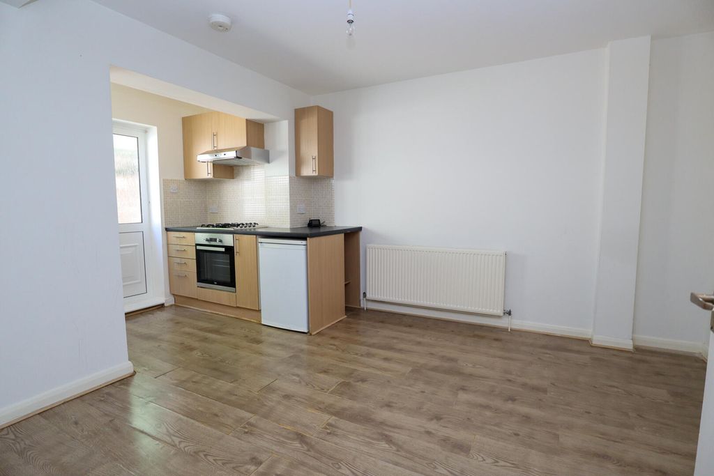 Property photo 2 of 6 Kitchen