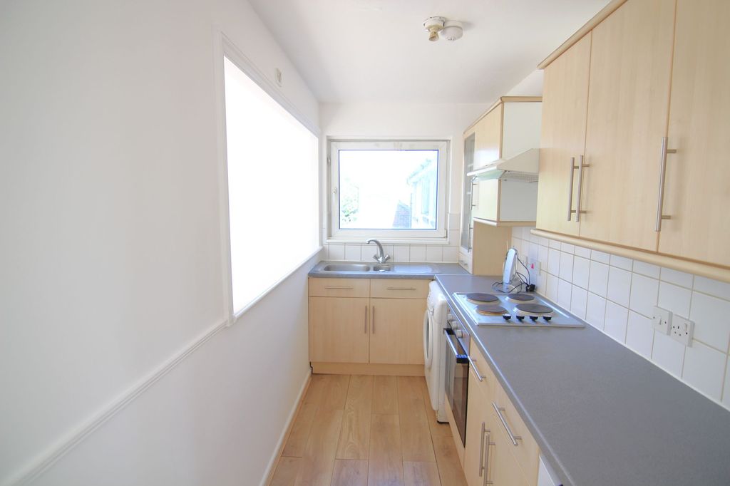 Property photo 3 of 10 Kitchen