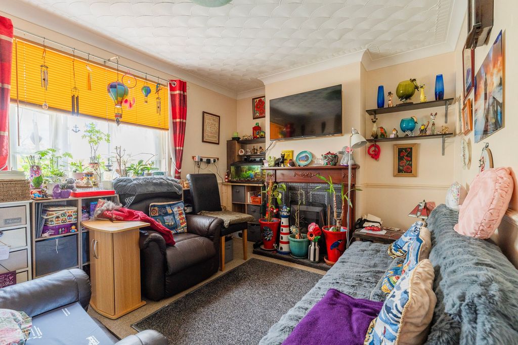 Property photo 2 of 12