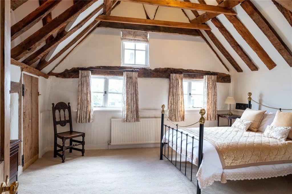 Property photo 3 of 10 Principal Bedroom
