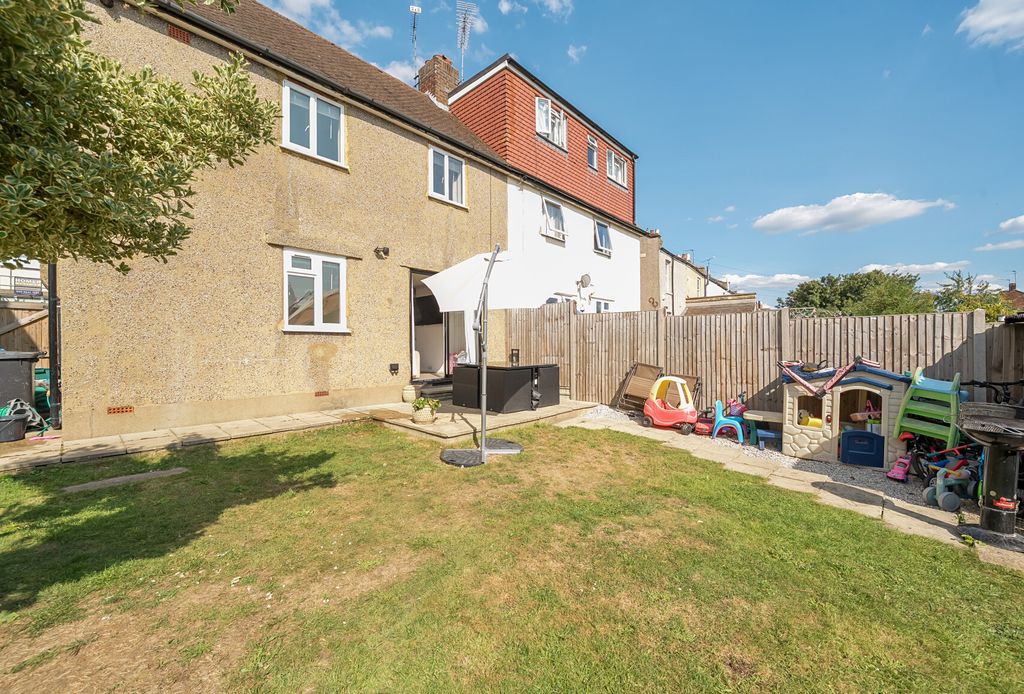 Property photo 2 of 16 1339646-16-689F4B...