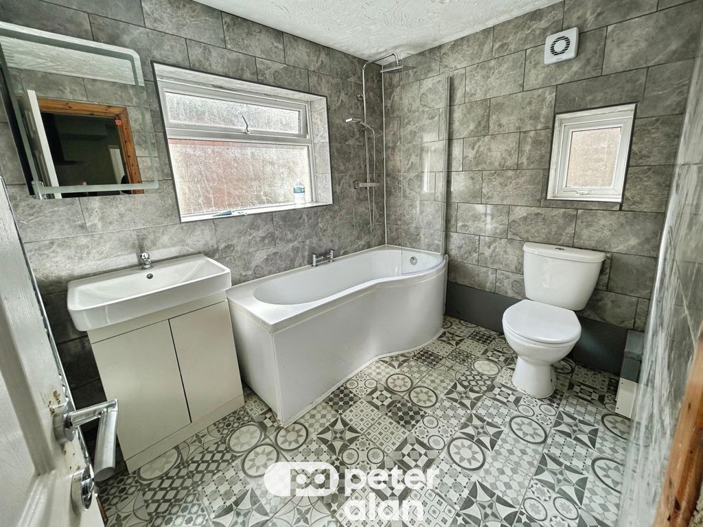 Property photo 2 of 16 Image