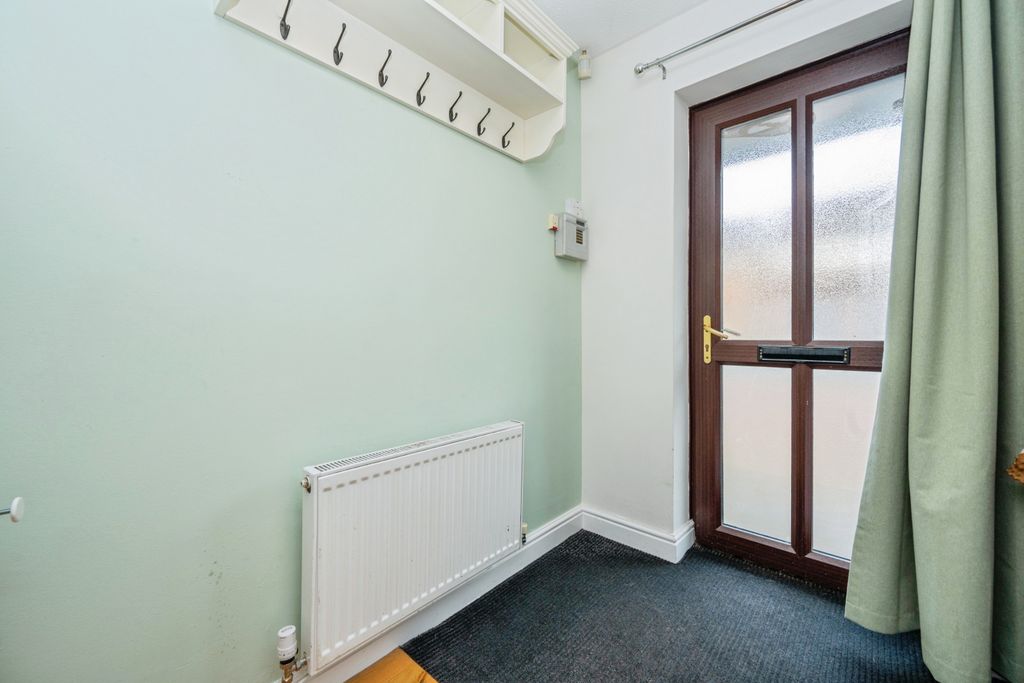 Property photo 2 of 19 Entrance Hall