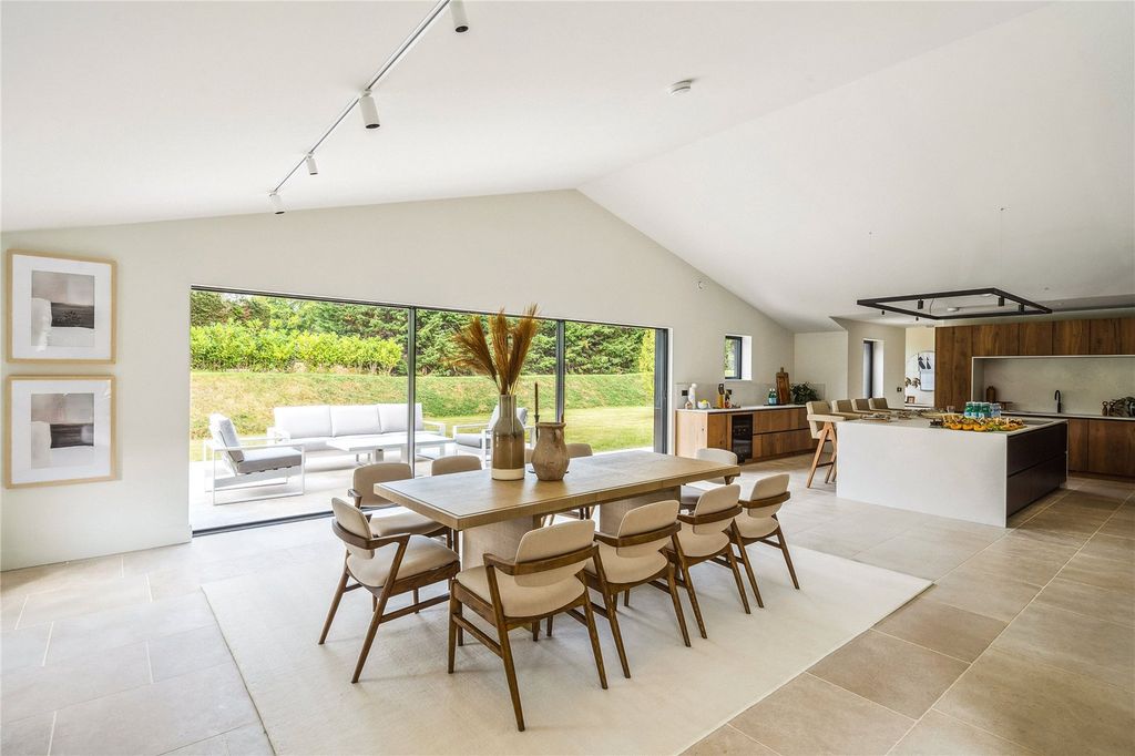 Property photo 2 of 37 Open Plan Living