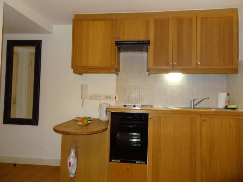 Property photo 2 of 7 Kitchen