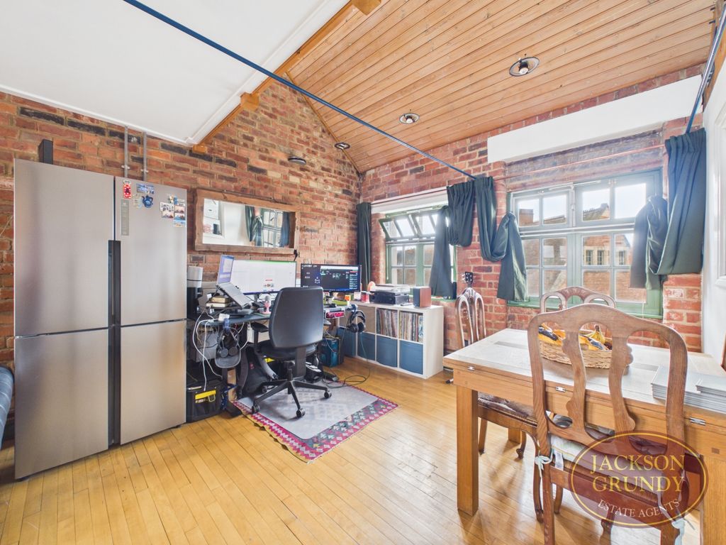 Property photo 1 of 14 Eaton House