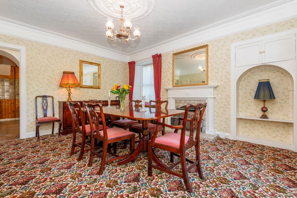 Property photo 3 of 32