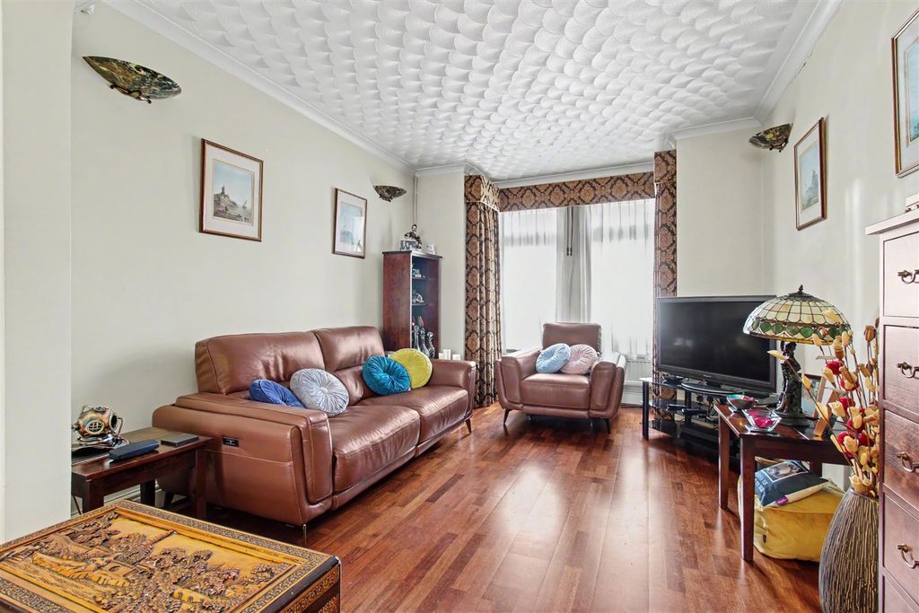 Property photo 2 of 26 Lounge