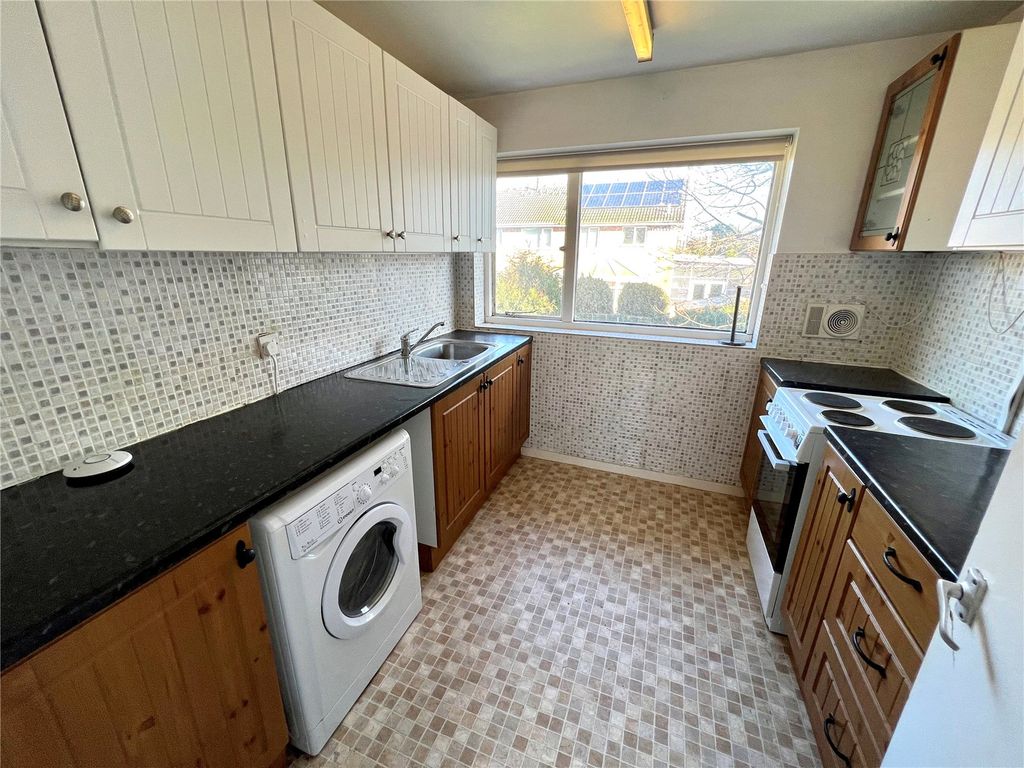 Property photo 3 of 7 Kitchen