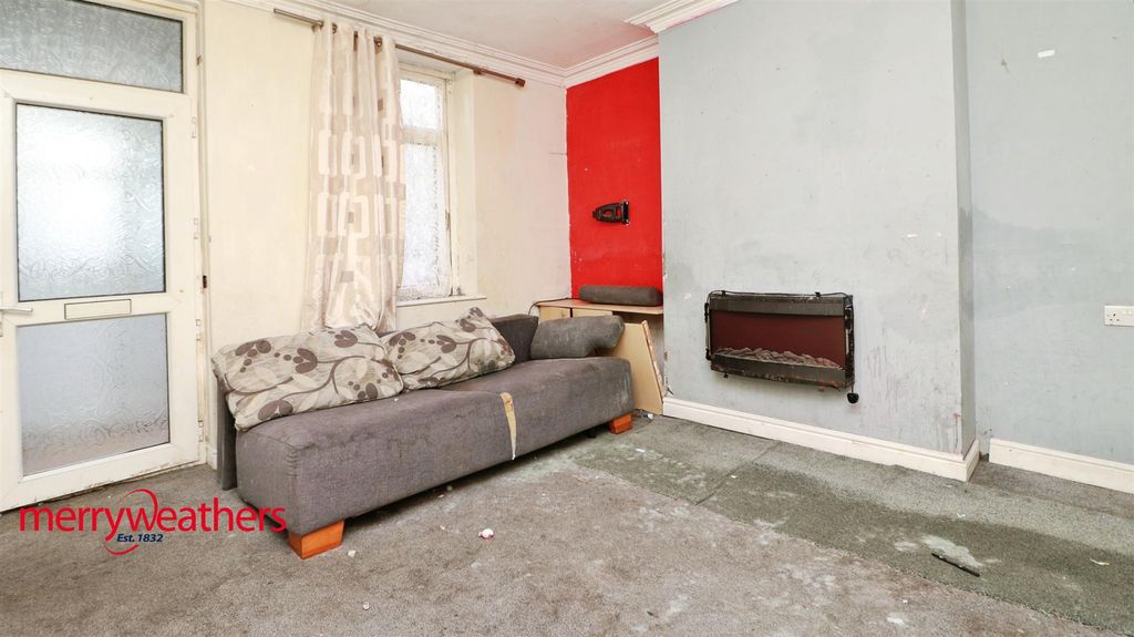 Property photo 3 of 7 Lounge