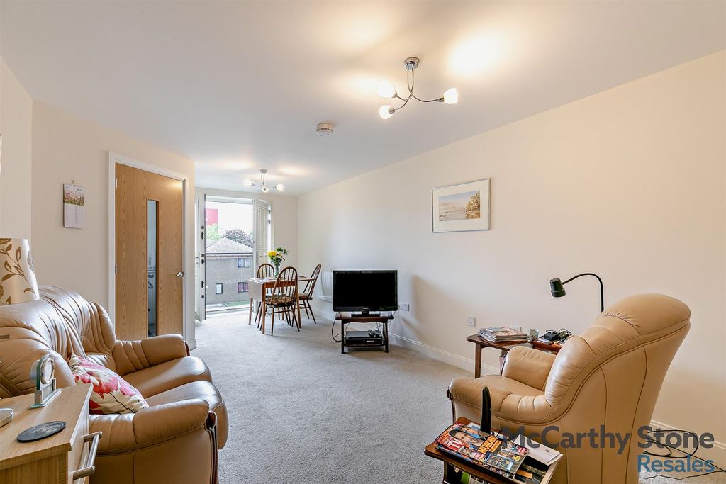 Property photo 3 of 22 8652757-Interior05-800.Jpg