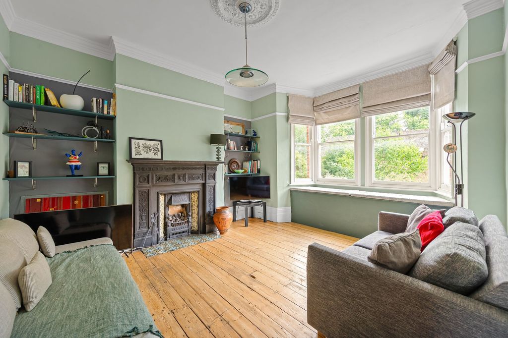 Property photo 3 of 20