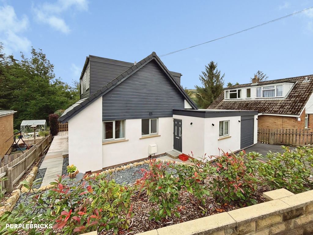 Property photo 1 of 32