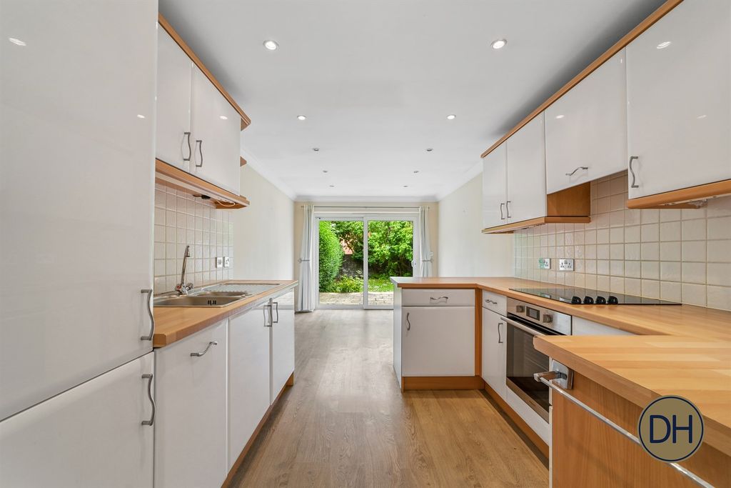 Property photo 3 of 30 Gresham Road