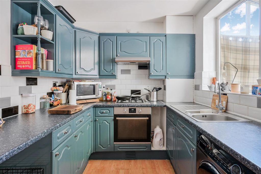Property photo 2 of 14 Bletchingley Road (16 From 25)-15.Jpg