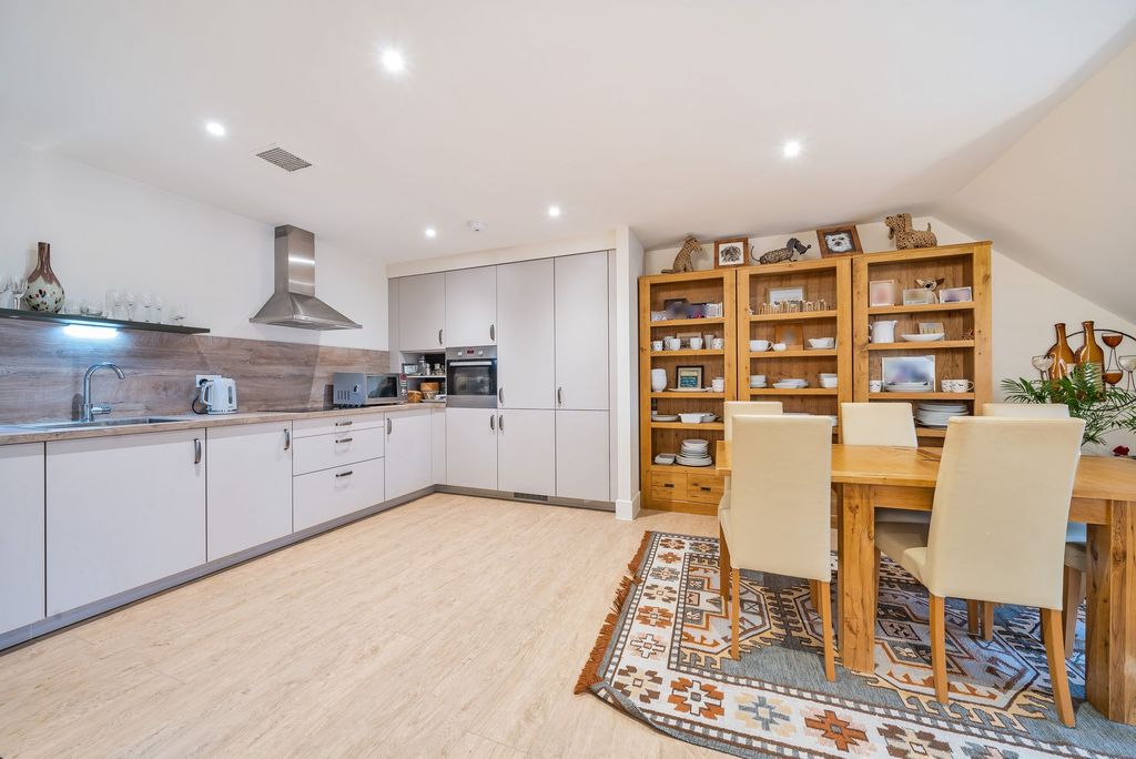 Property photo 3 of 15 Kitchen / Dining Room