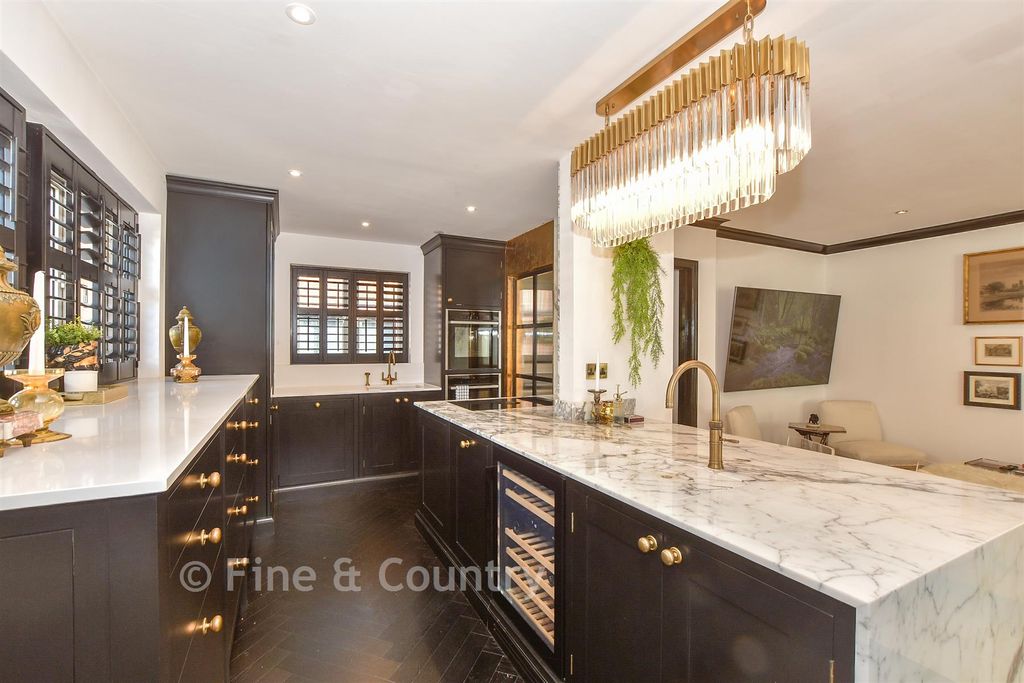 Property photo 3 of 15 Kitchen