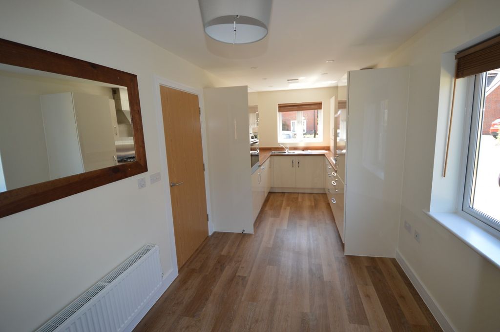 Property photo 3 of 9 Kitchen/Diner Property To Let In Clanfield