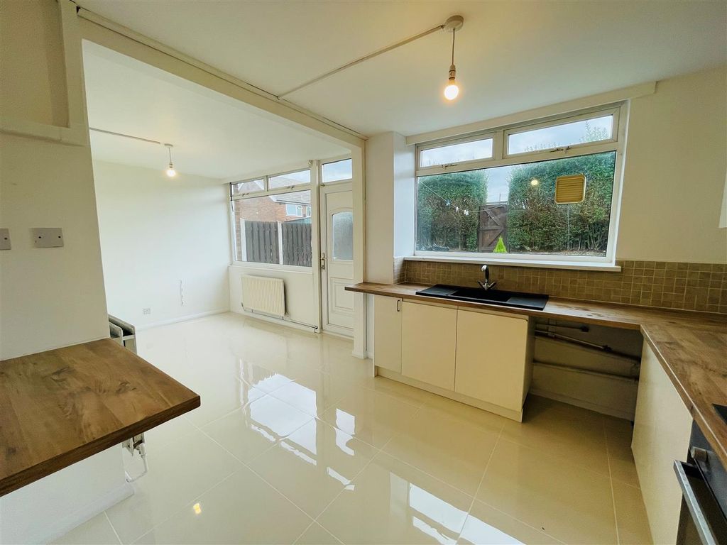 Property photo 3 of 15 Kitchen