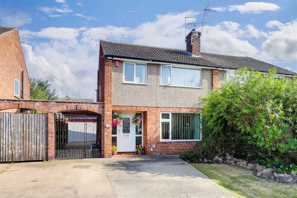 Property photo 1 of 17 3699.Jpg