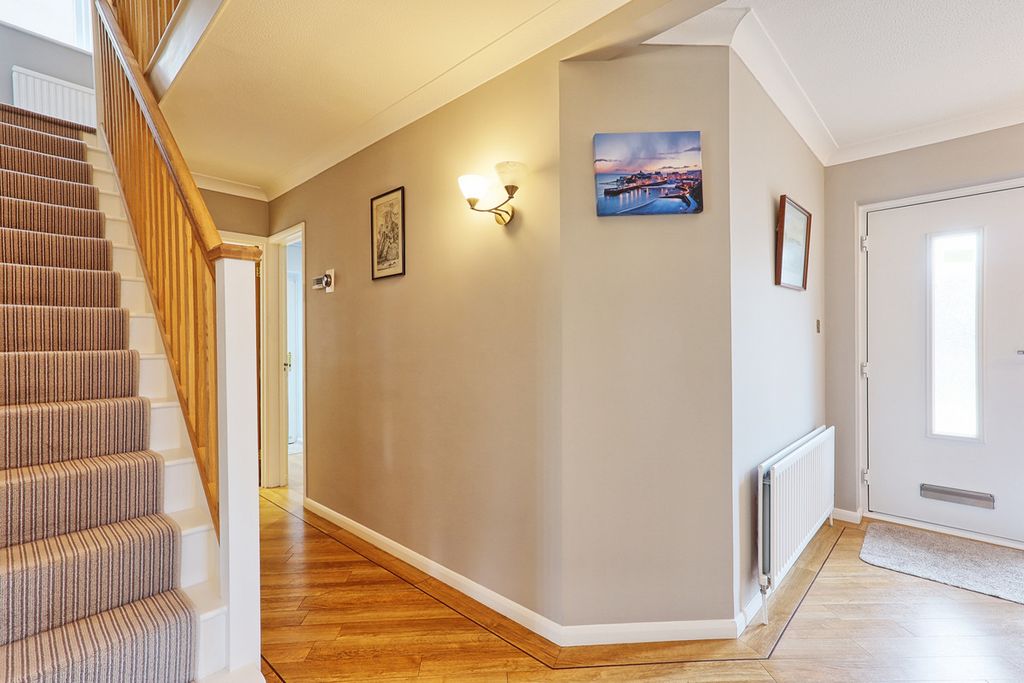 Property photo 3 of 36