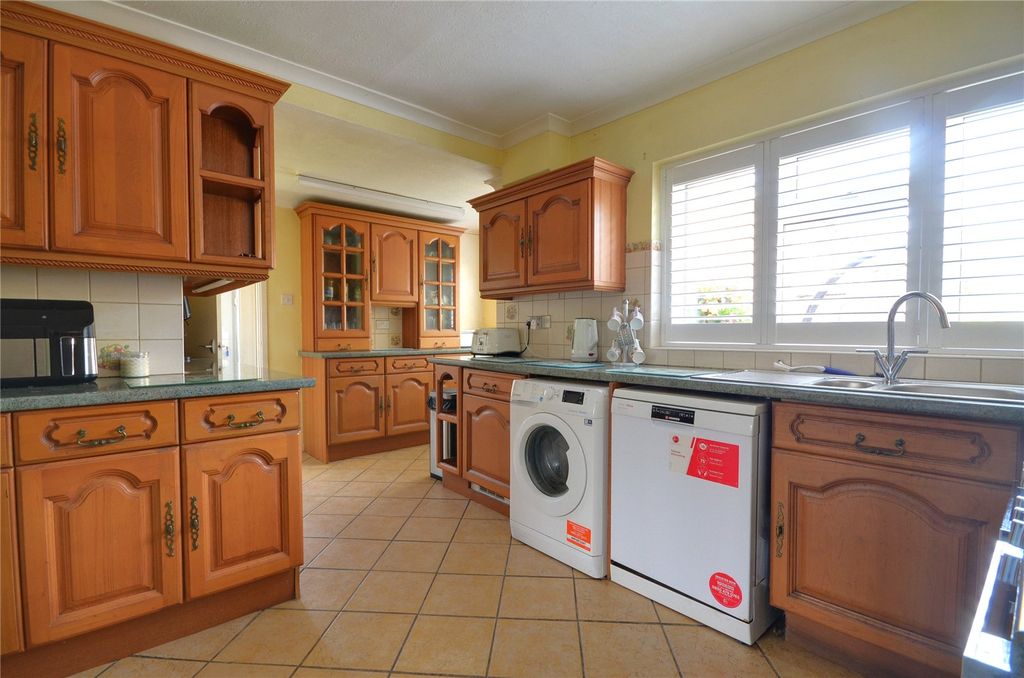 Property photo 2 of 16 Kitchen
