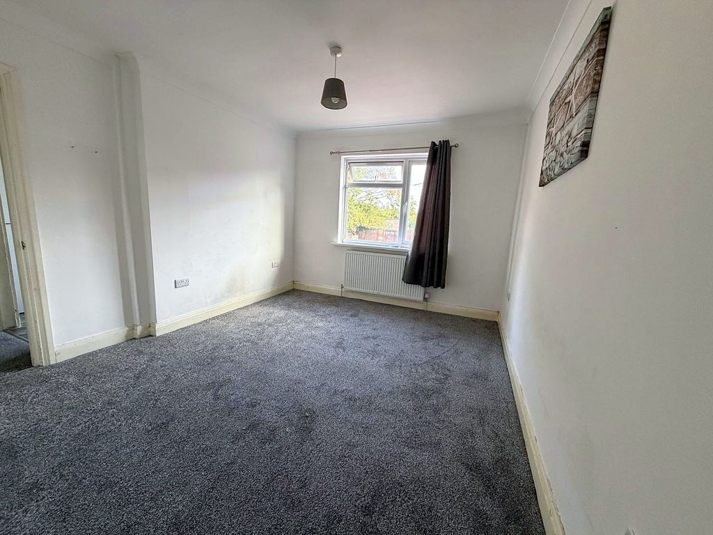 Property photo 2 of 8 Bedroom