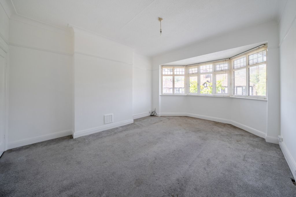 Property photo 2 of 8 1468255-11-6A15A0...