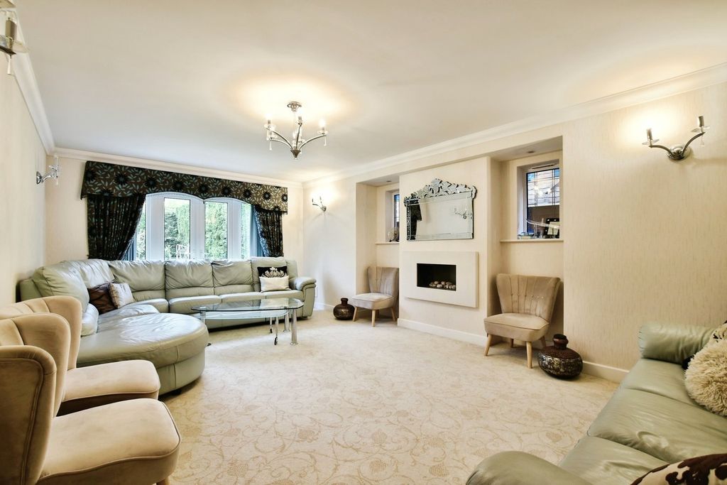 Property photo 2 of 26