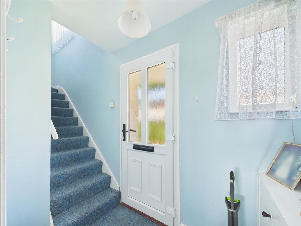 Property photo 3 of 13 Entrance Hall