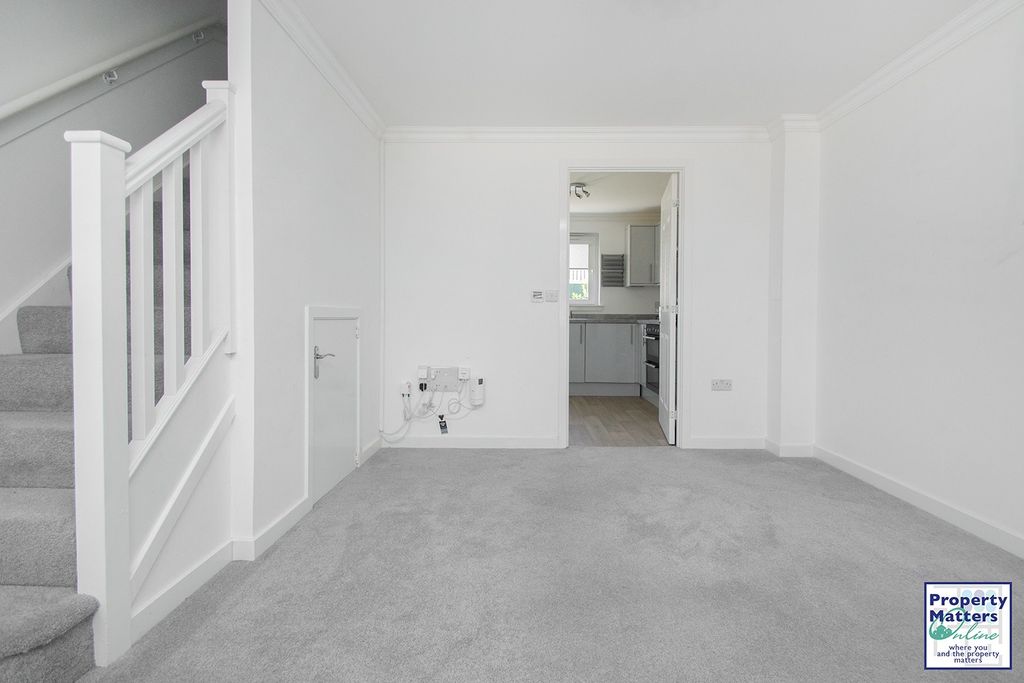 Property photo 3 of 14 Lounge