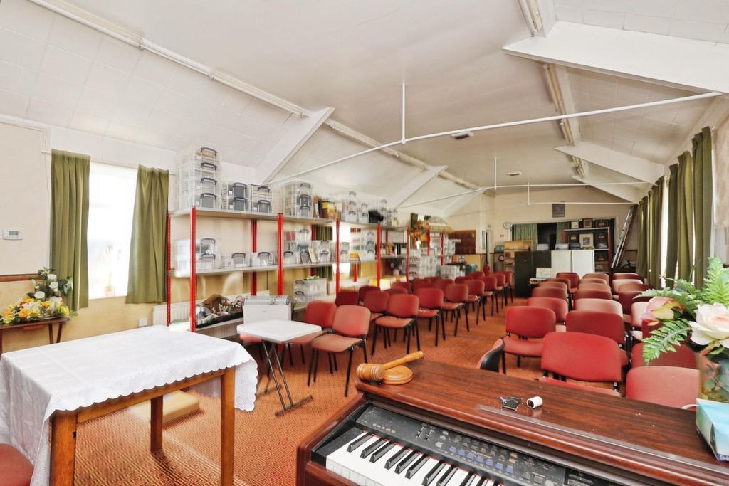 Property photo 3 of 9 Inner Hall