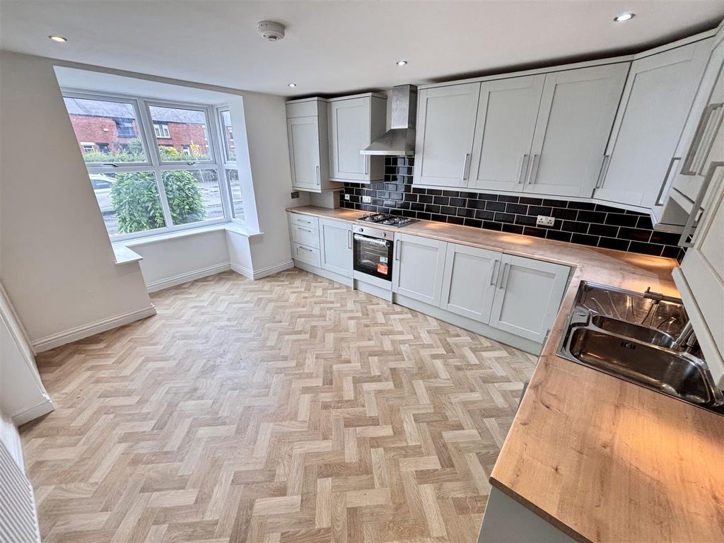 Property photo 3 of 13 Kitchen/Dining Room