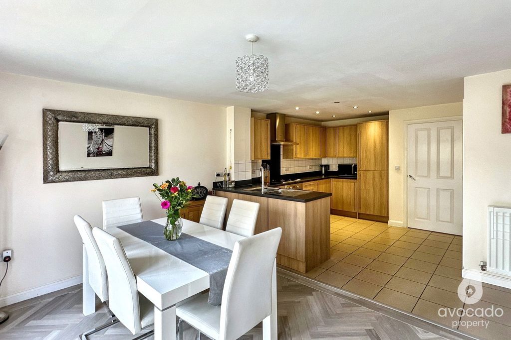 Property photo 2 of 17 4451294