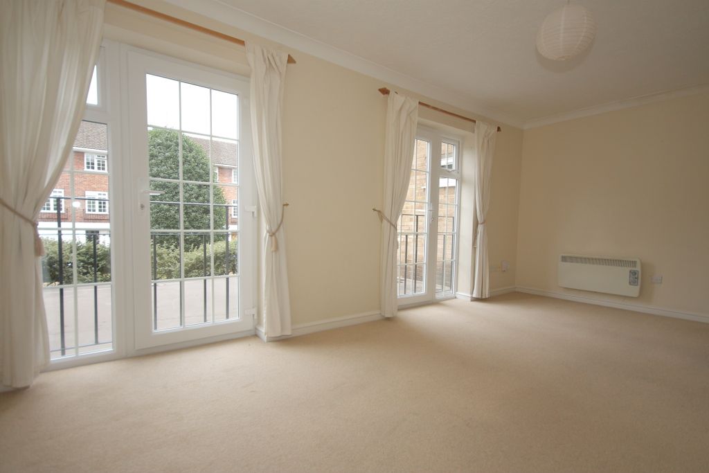 Property photo 2 of 5 Living Room