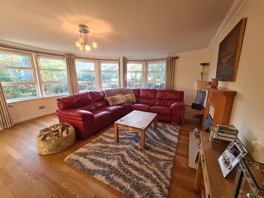 Property photo 3 of 10 Lounge