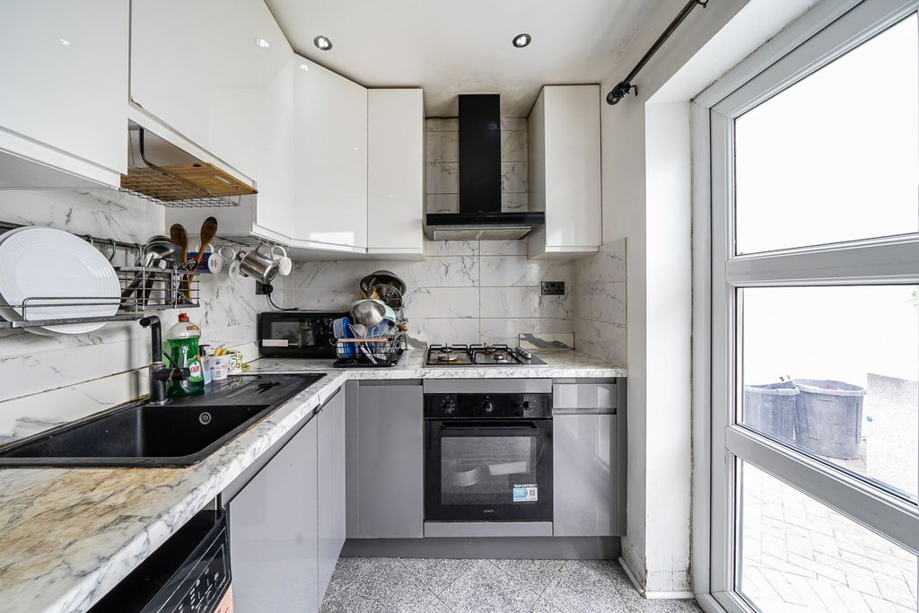 Property photo 2 of 12 1465330-7-6A0Afe6...