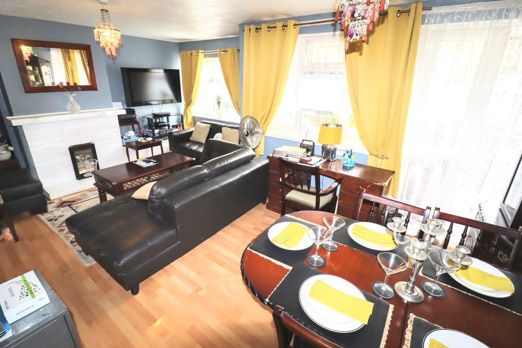Property photo 2 of 13 Lounge