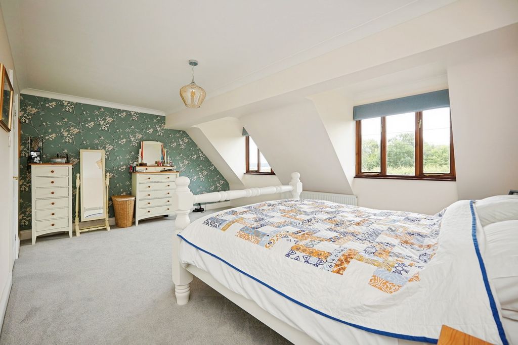 Property photo 3 of 19 Pbox-Img.Jpg