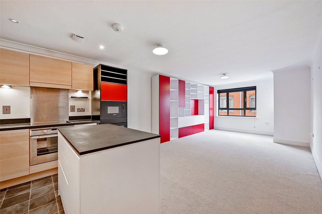 Property photo 2 of 10 Kitchen/Sitting Room