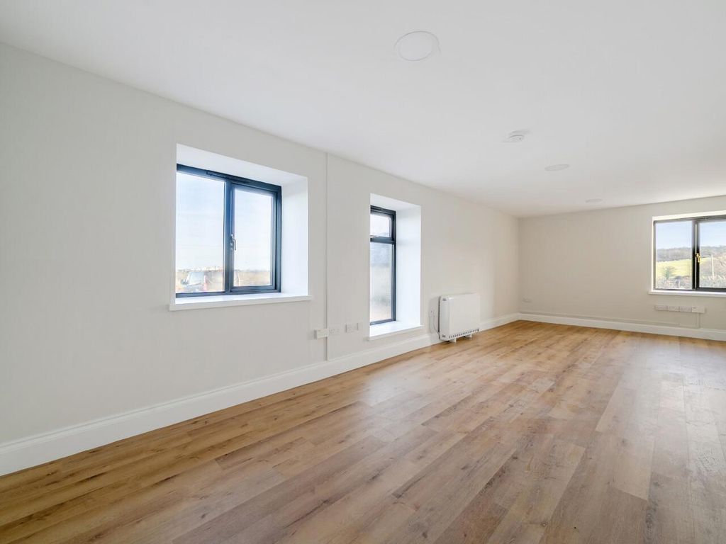 Property photo 2 of 10 1388777-15-6949206363346.Jpg