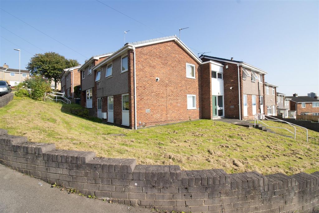 Property photo 1 of 7 External