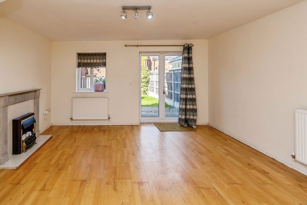 Property photo 2 of 20 Lounge