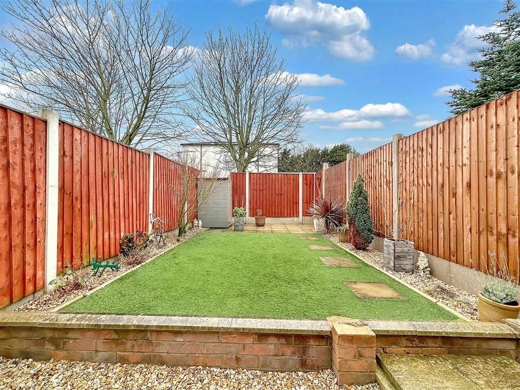 Property photo 3 of 17 Attractive Low-Maintenance Garden 322