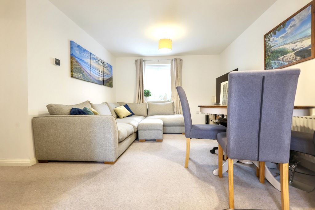 Additional image 4 of 2 bed flat for saleFlat 8 Merlin House, Centenary Way, Witney OX29