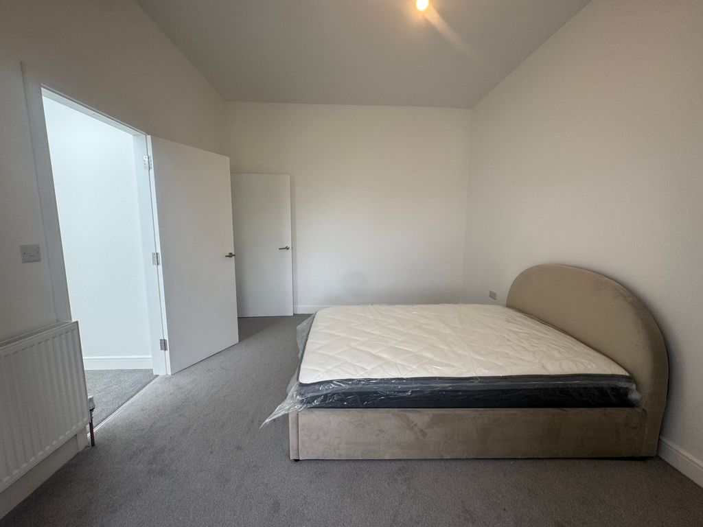 Property photo 2 of 6 Bedroom 1