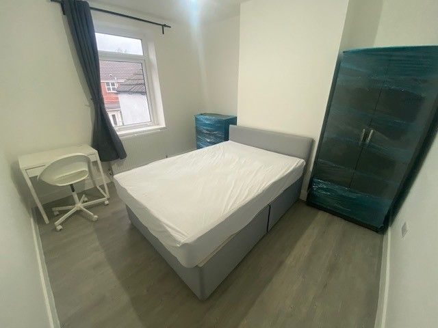 Property photo 3 of 11 Bedroom 1