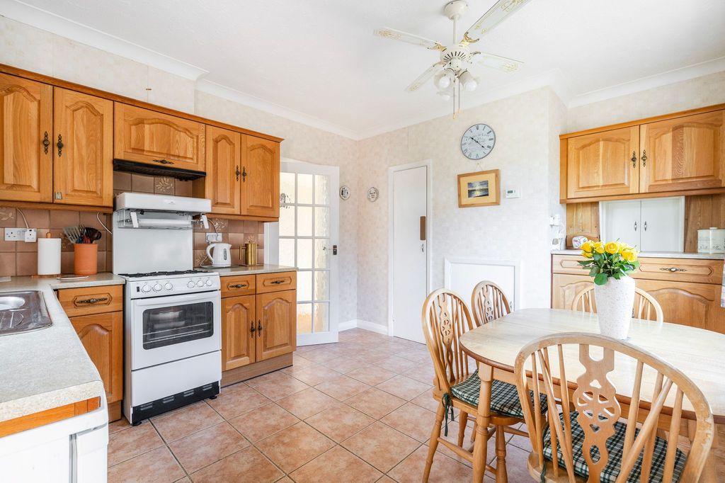 Property photo 2 of 24